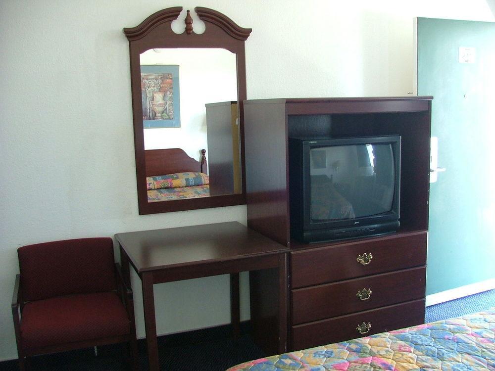 American Budget Inn And Suites-Modesto Esterno foto