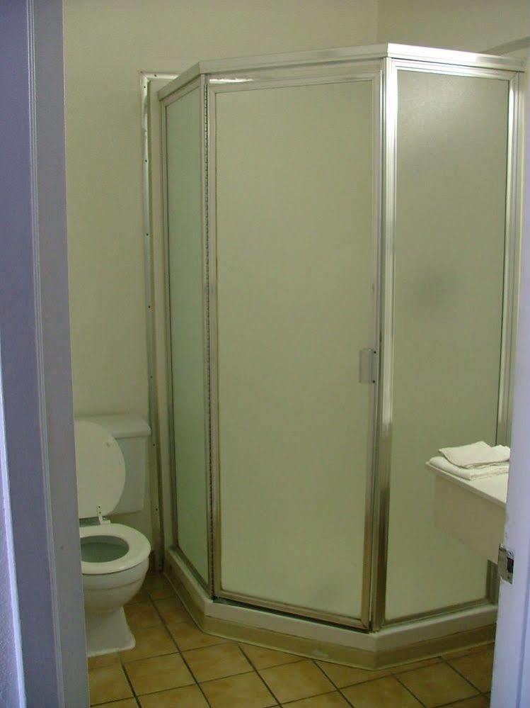 American Budget Inn And Suites-Modesto Esterno foto