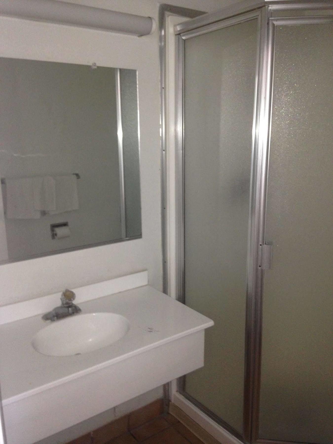 American Budget Inn And Suites-Modesto Esterno foto