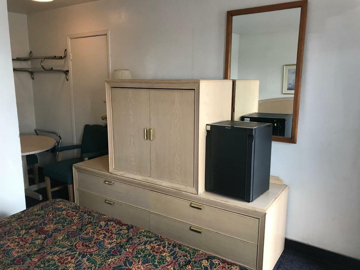 American Budget Inn And Suites-Modesto Esterno foto